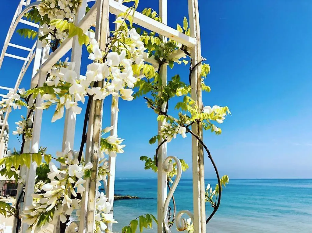 ***** Апарт-отель La Mer Residence Золотые Пески Болгария